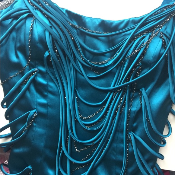 Evening gown with chain detailing. - Picture 5 of 6